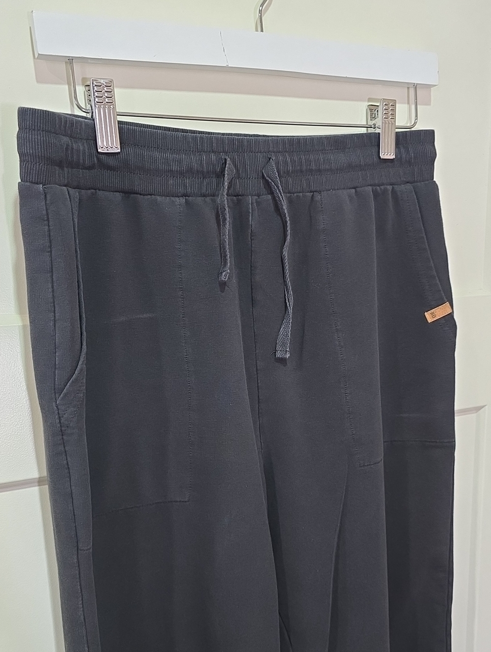 3/$30 TEN TREE Organic Cotton Wide-Leg Drawstring Cropped Pants - Picture 2 of 5